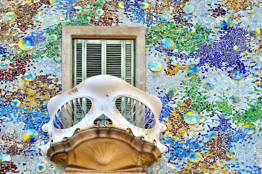 Barcelona: Old Town Walking Tour with Optional Casa Batlló - The Guide Experience: What Makes This Tour Feel Different