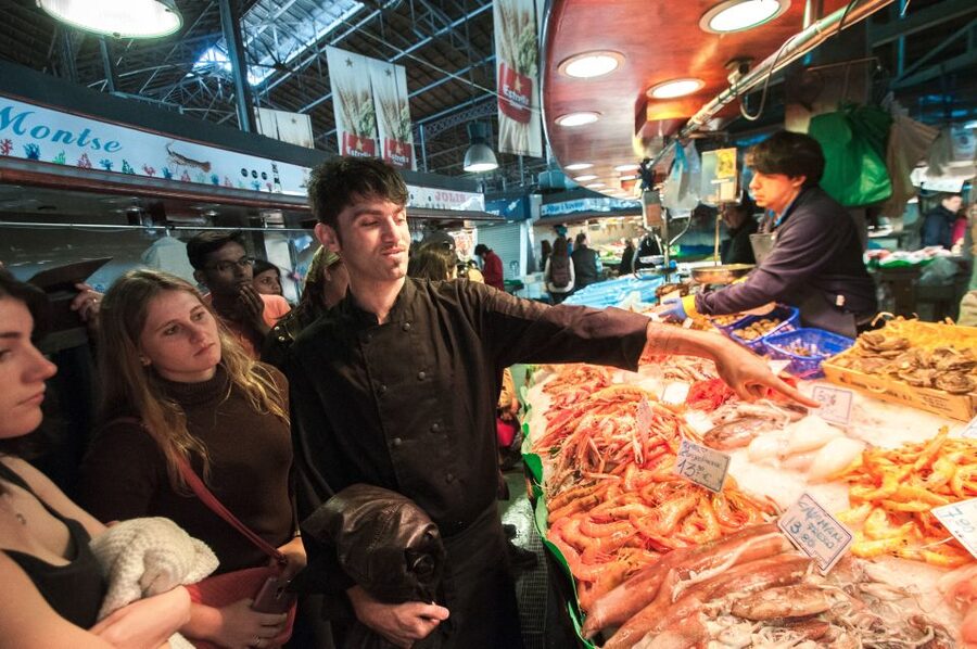 Barcelona: Paella Cooking Experience & Boqueria Market Tour - Logistics that can make or break the experience