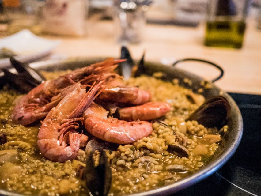 Barcelona: Paella Cooking Workshop and Market Tour - Where it happens in Plaça Reial, and what that means for your time