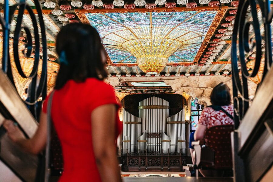 Barcelona: Palau de la Música Guided Tour - Guides, ear pieces, and how to hear the story clearly