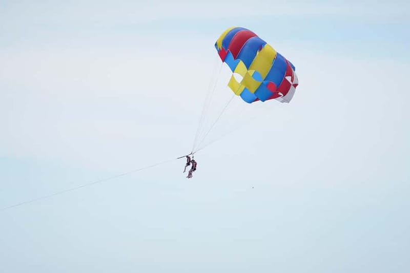 Barcelona: Parasailing magic flight and views above the sea - The flight itself: from tow line to that long, floating view