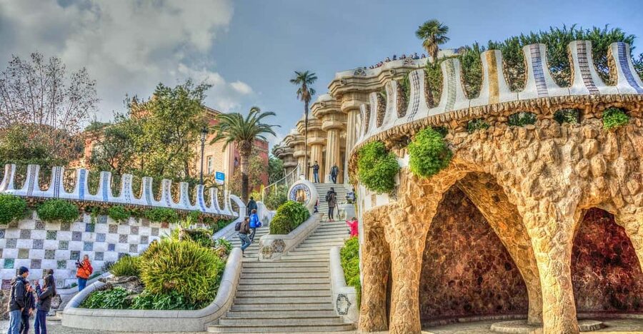 Barcelona: Park Güell Guided Tour - Finding Ctra. del Carmel, 23, and why the red flag matters