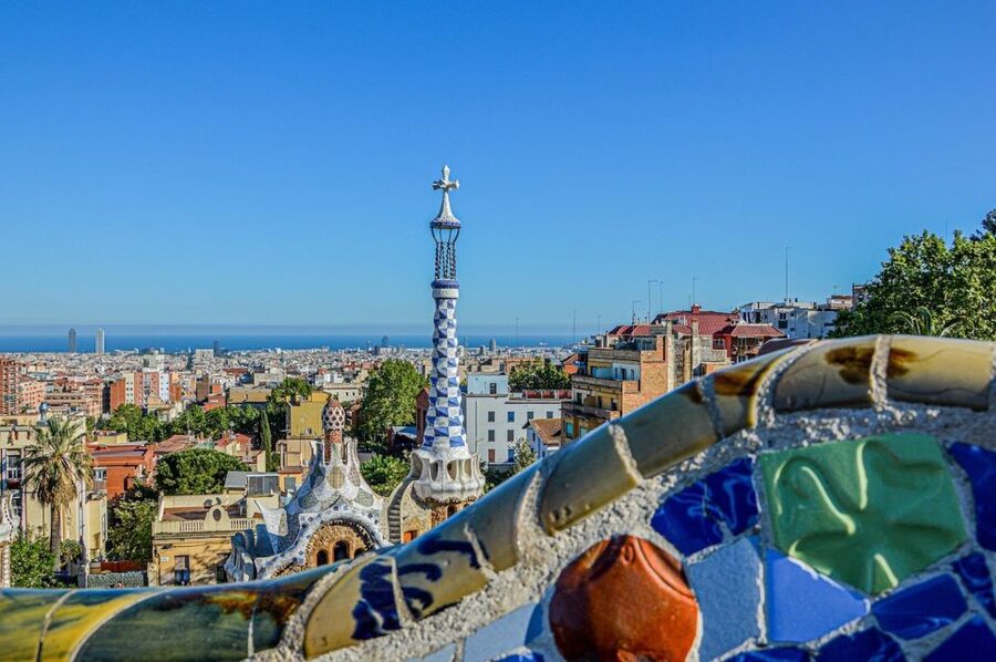 Barcelona: Park Güell Guided Tour with Fast-Track Access - Fast-track into Park Güell with the Marianao entrance