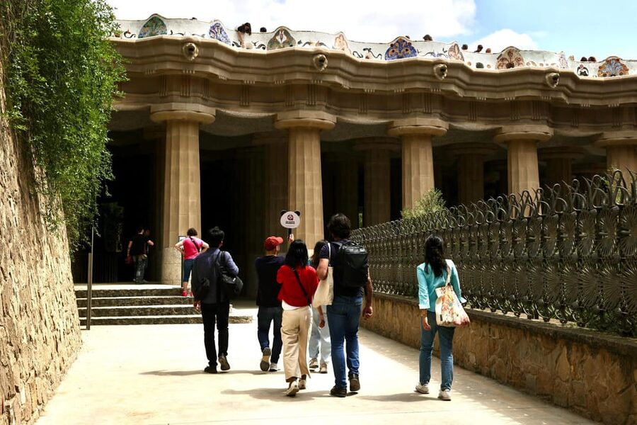 Barcelona: Park Güell Guided Tour with Fast-Track Access - Price and value: is $39 worth skipping the line?