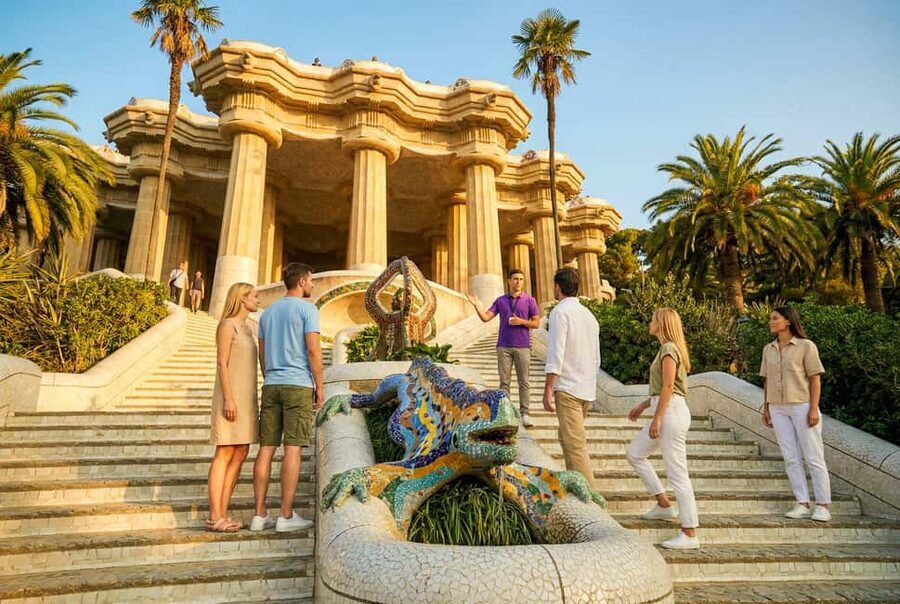 Barcelona: Park Güell Guided Tour with Fast-Track Ticket - Quick highlights before you head uphill
