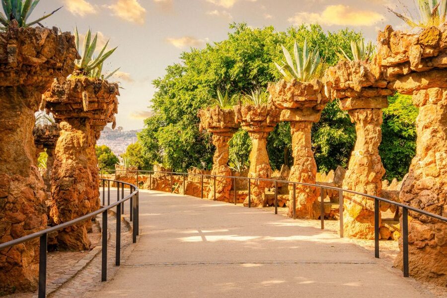 Barcelona: Park Güell Guided Tour with Fast-Track Ticket - Walking realities and what to bring