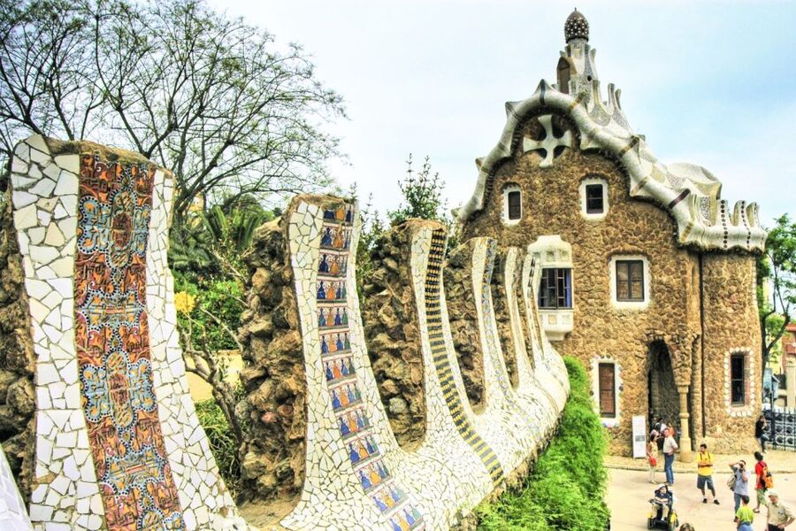 Barcelona & Park Güell: Private Half-Day Tour with Pickup - Pickup, Timing, and the 5-Hour Pace