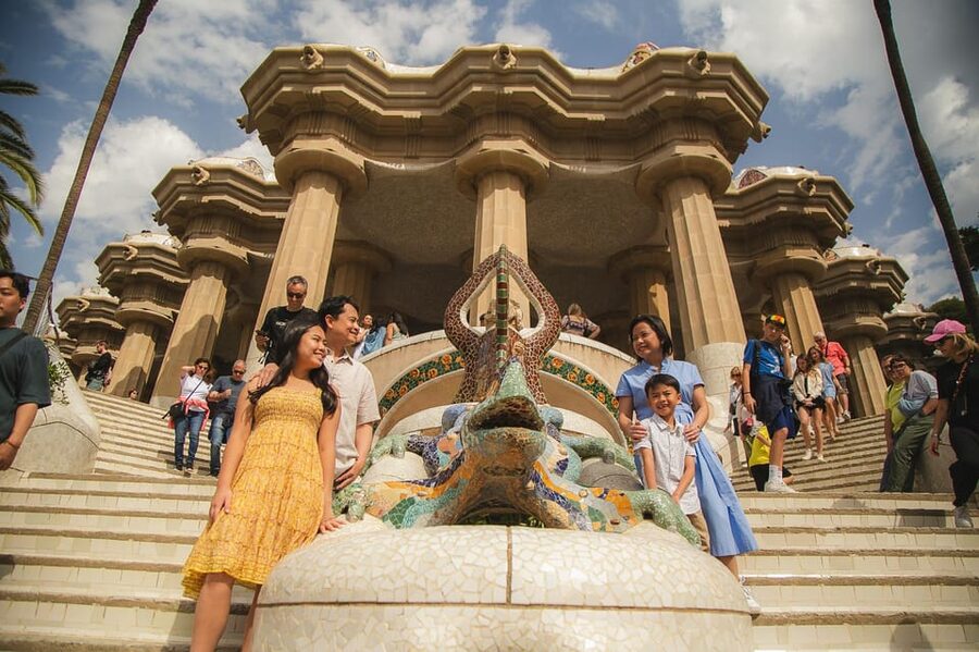 Barcelona: Park Güell Private Photography Experience - Meeting Borja Alcorta at Park Güell and starting on the right foot