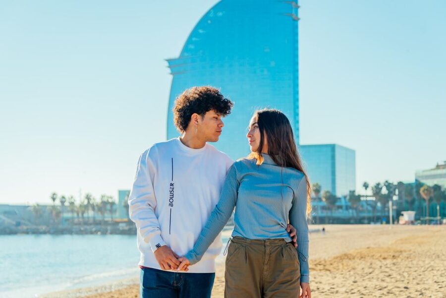 Barcelona Photo Experience: famous landmarks or the beach! - Photographers who guide you, from Rodri to Nic