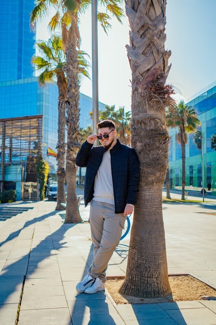 Barcelona Photo Experience: famous landmarks or the beach! - Choosing your Barcelona backdrop: beach, old streets, or Gaudí facades