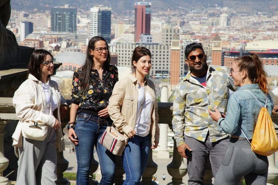 Barcelona Photo Highlights 4h Small Group eBike Tour - Difficulty, height, and who this tour fits best