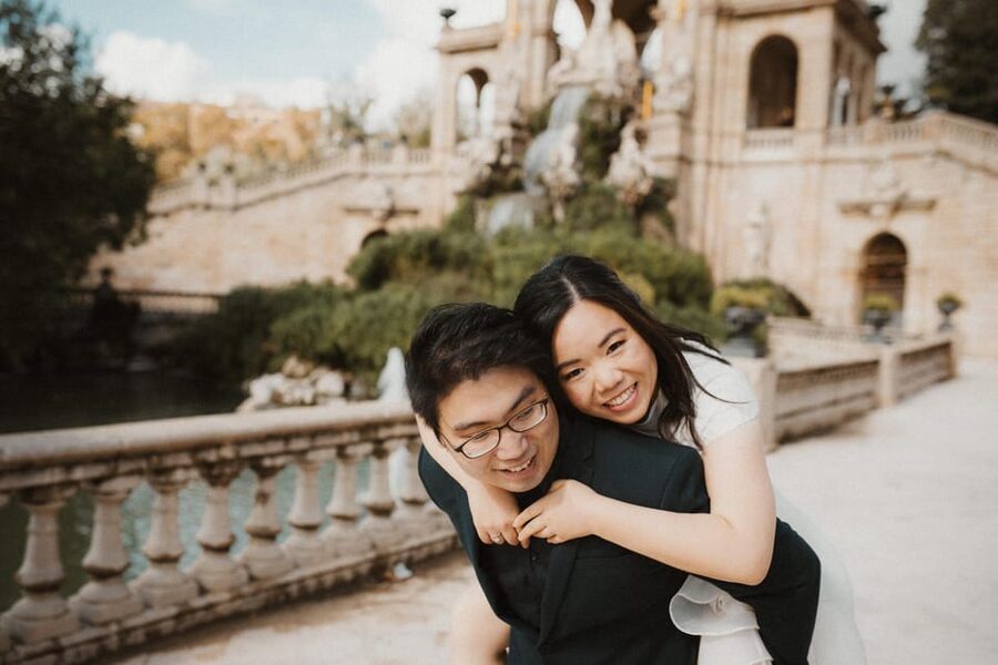 Barcelona: Photo Shoot + Exclusive Video of the Best Moments - A photo shoot that feels like a walk with a local guide