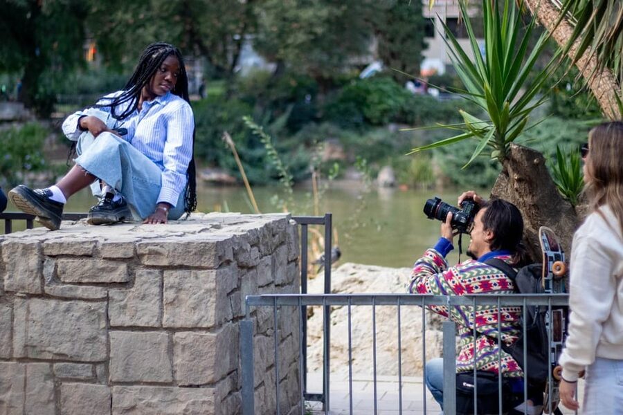 Barcelona: Photographic Madness at Barceloneta Beach - Should you book the Barceloneta photo session?