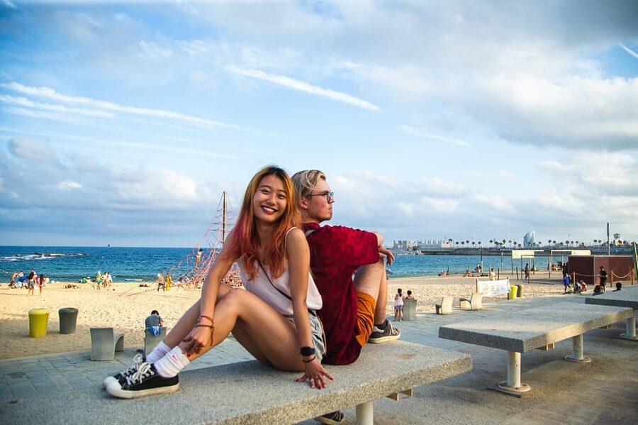Barcelona: Photographic Madness at Barceloneta Beach - What makes this feel good: comfort, collaboration, and natural posing