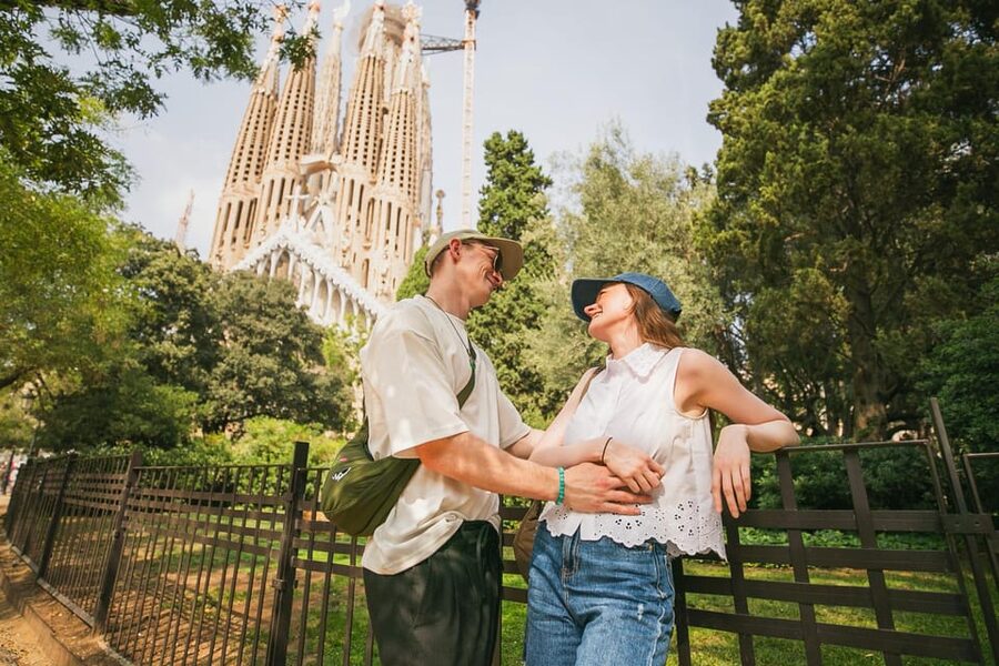 Barcelona: Photographic Madness at the Sagrada Familia - Where You Start: Sagrada Familia Souvenir Shop and Red-Wheel Spotting