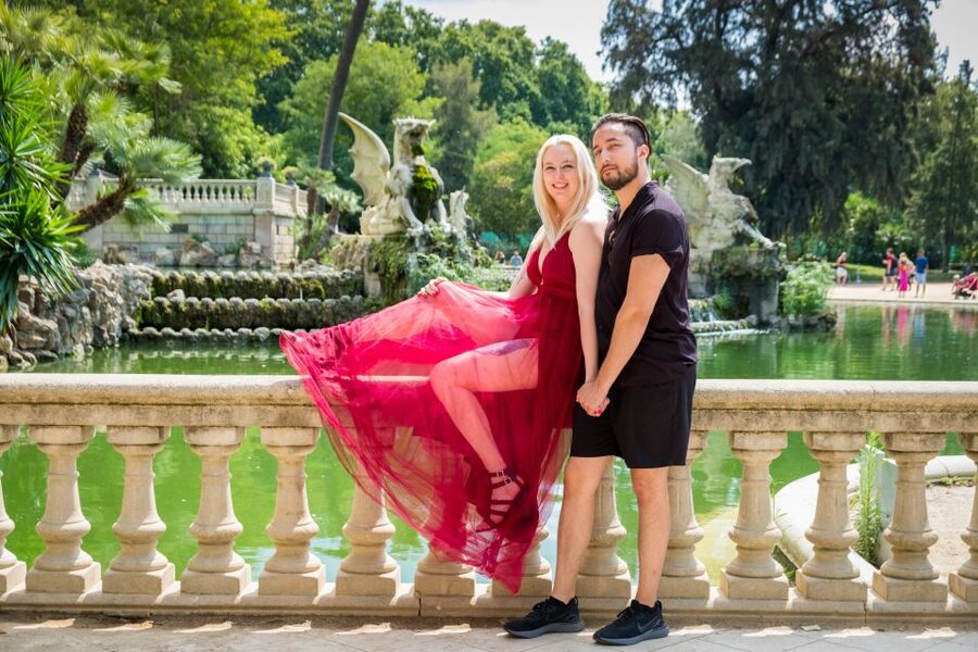 Barcelona: Photoshoot in Scenic Locations - Your photographer does the posing, plus the editing