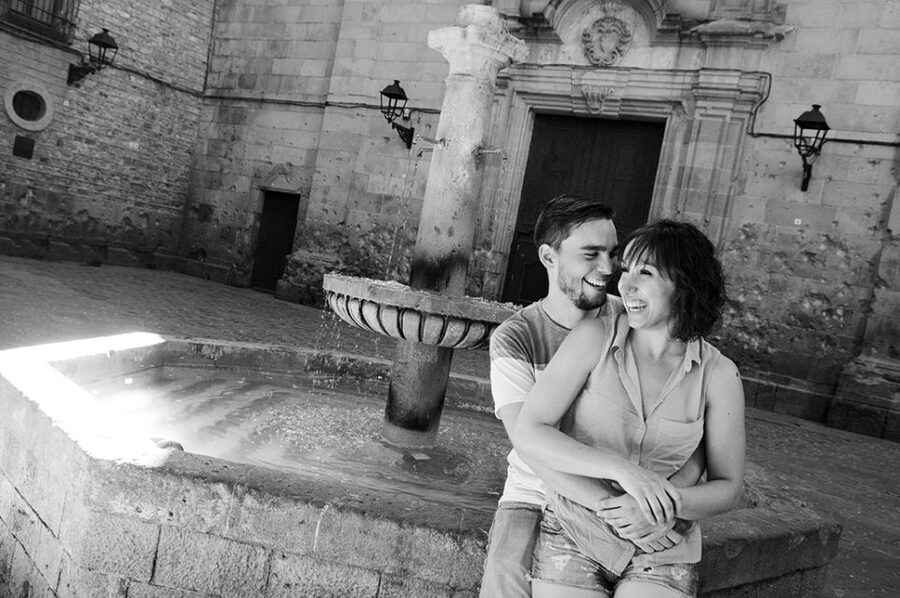 Barcelona: Photoshoot Tour Old Town - Where you pose: Barcelona Cathedral and Ciutadella Park backdrops