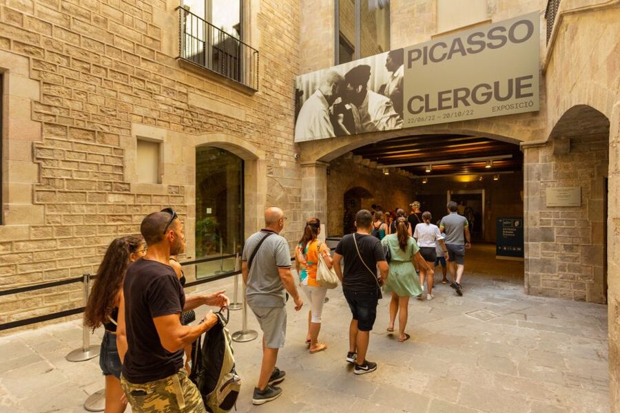 Barcelona: Picasso Museum Skip-the-Line Guided Tour - Walking pace and comfort tips that keep the tour enjoyable