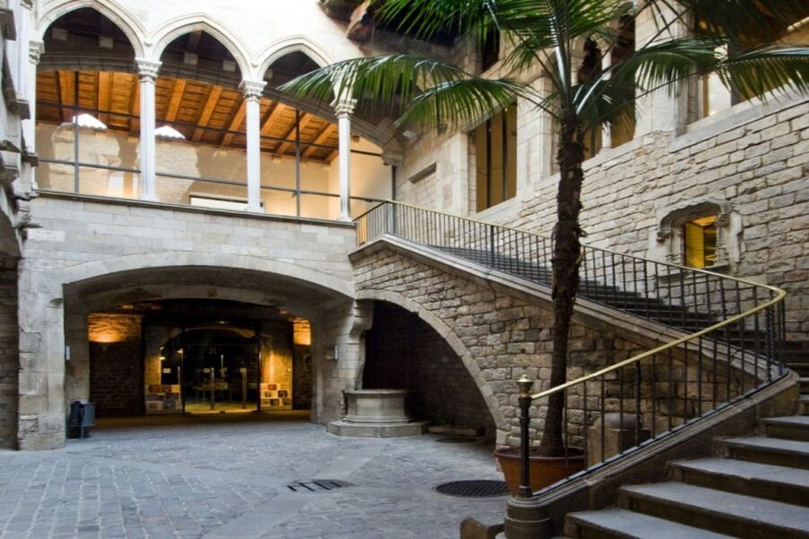 Barcelona: Picasso Museum Tour with Moco Museum Ticket - Picasso Museum + Moco in 3 hours, what the flow feels like