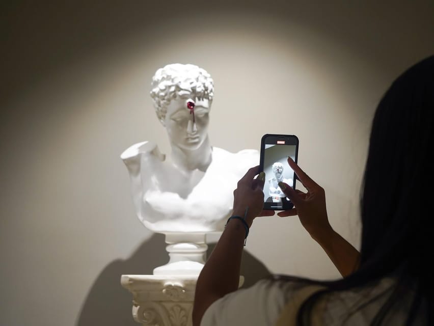 Barcelona: Picasso Museum Tour with Moco Museum Ticket - Why the Picasso Museum feels different, the five-palace setting