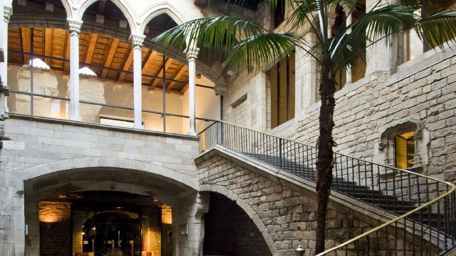 Barcelona: Picasso Walking Tour with Picasso Museum Tickets - Cubism Exhibition: How to See the Shapes Without Getting Lost