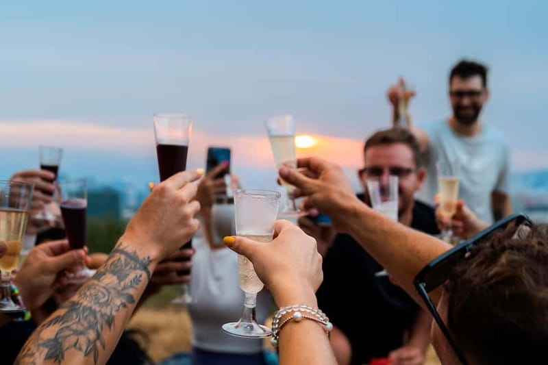 Barcelona PICNIC. Exclusive and personalized experience. - What Is Included: Décor, Comfort Items, and Setup Help