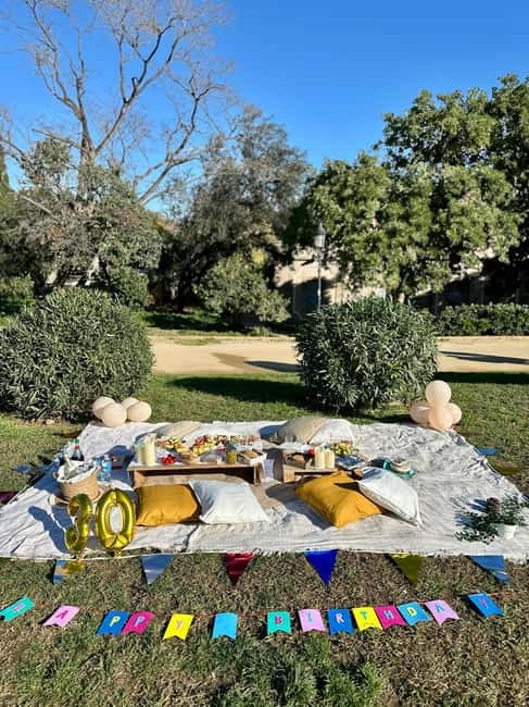 Barcelona PICNIC. Exclusive and personalized experience. - Pick Your Setting: Ciutadella Park, Beach, or Montjuïc