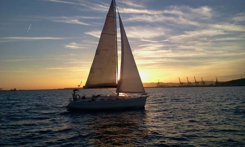 Barcelona: Premium Shared Sunset Cruise (Drinks & Snacks) - What’s included: welcome drinks, snacks, music, and a bar for extras