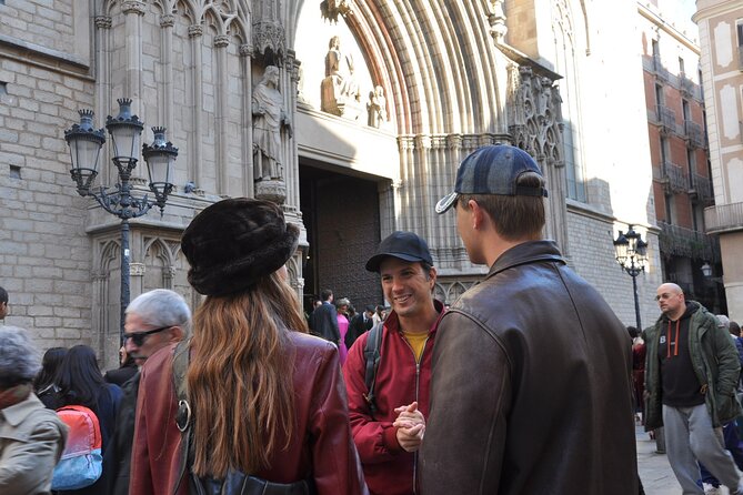 Barcelona: Premium Wine Tasting & Private Walking Tour - Meeting at Mercat del Born, then stepping into the El Born / La Ribera loop