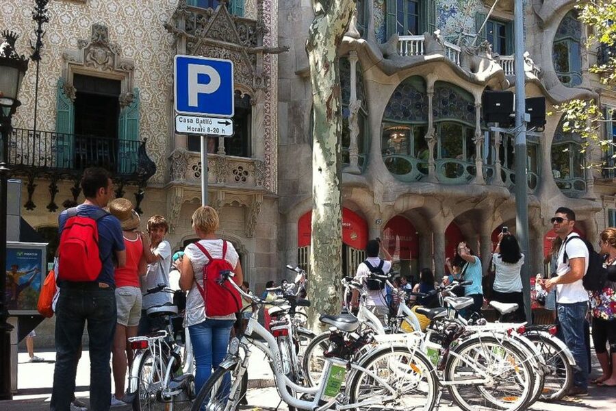 Barcelona: Private 5 Neighborhoods Tour by Electric Bike - Five Neighborhoods in 4 Hours: The Key Ideas