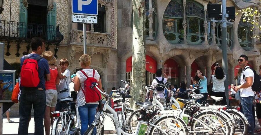 Barcelona: Private 5 Neighborhoods Tour by Electric Bike - Why This E-Bike Tour Works So Well in Barcelona