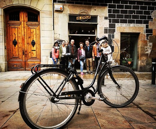 Barcelona: Private Bike/eBike Tour & Sagrada Familia Tickets - Casa de les Punxes: Catalan Art Nouveau starts the ride