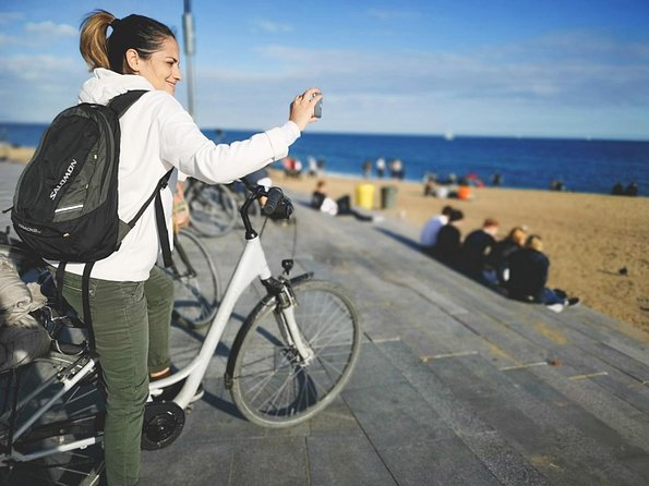 Barcelona: Private Bike/eBike Tour & Sagrada Familia Tickets - Plaza Catalunya break: a mental reset in the middle of the ride