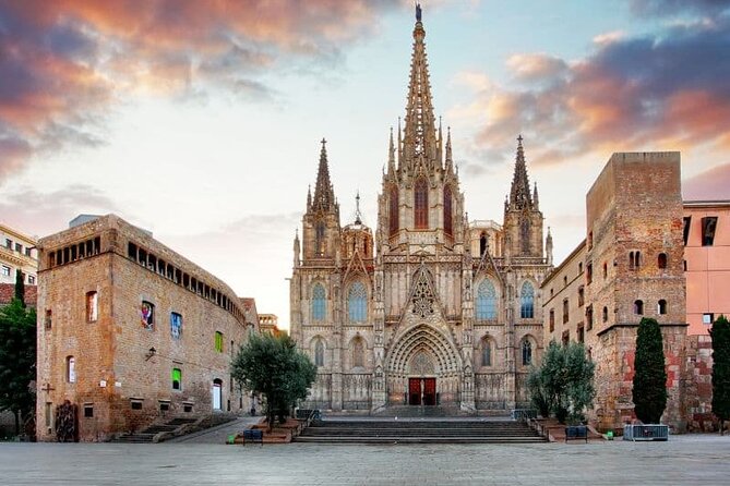 Barcelona Private Bike Tour - Stop 1, Barri Gòtic: ancient streets, tight alleys, quick context