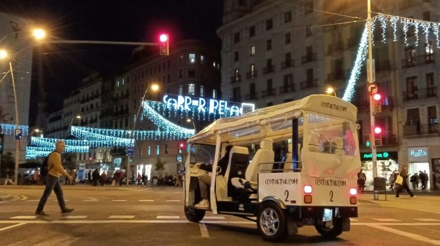 Barcelona: Private Christmas Lights Tour by Eco Tuk Tuk - Key highlights you will feel right away