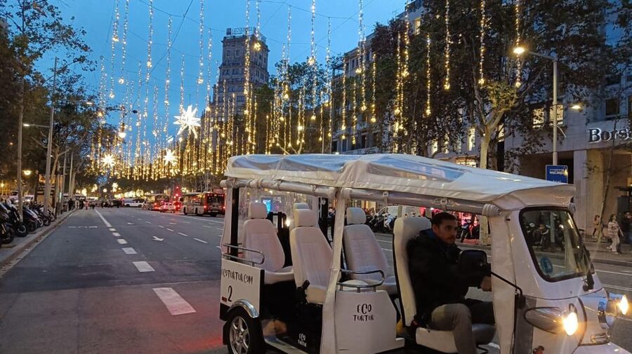 Barcelona: Private Christmas Lights Tour by Eco Tuk Tuk - Meeting at Carrer de Casp 13, getting oriented fast