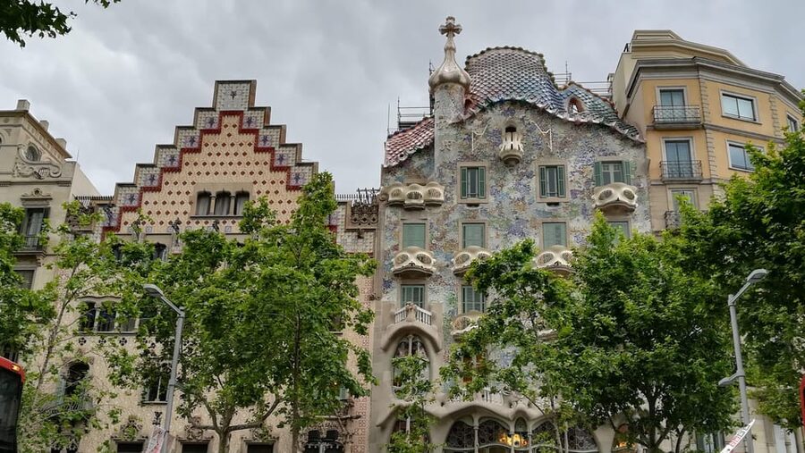 Barcelona: Private City Tour - Sagrada Familia: why the timing and approach matter