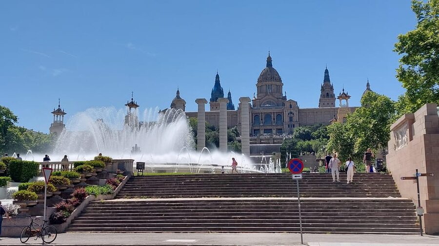 Barcelona: Private City Tour - Old City Barcelona guided walk: connecting streets after the panoramic views