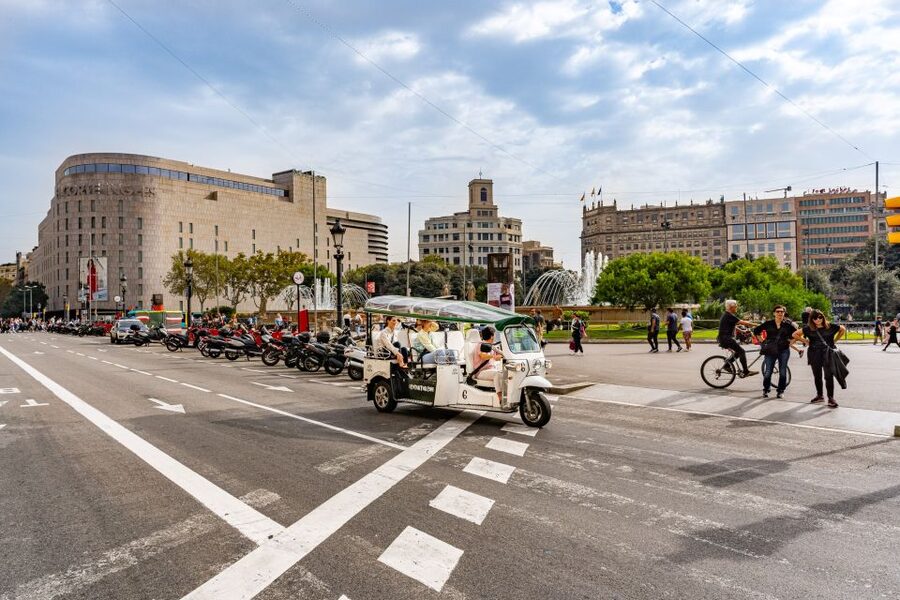 Barcelona: Private City Tour by Eco Tuk Tuk - How tour length changes what you’ll get