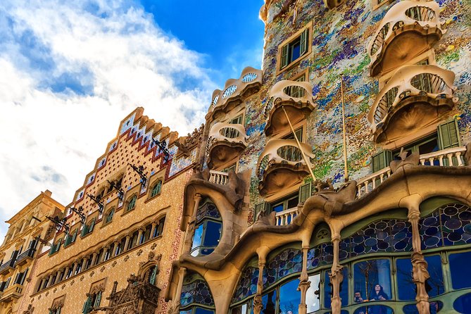 Barcelona Private City Tour (Top Attractions + Pick-up) - Private Pickup in a Mercedes, and How the Half-Day Works