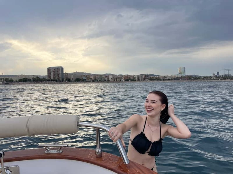 Barcelona: Private Classic Yacht Tour with Drinks - Price and Value: $283 for Up to 6 Changes the Math