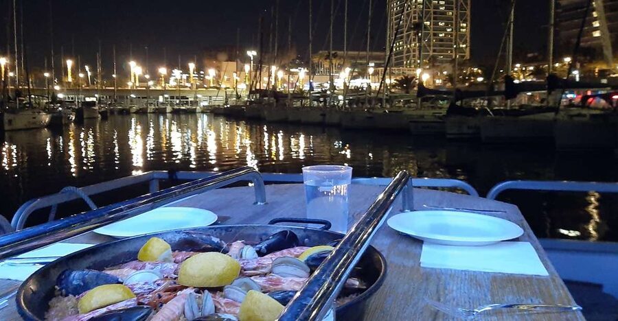 Barcelona: Private Evening Cruise with Dinner and Drinks - Key things to know before you go