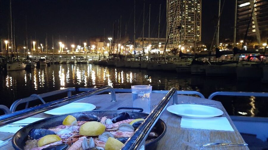Barcelona: Private Evening Cruise with Dinner and Drinks - Why this Barcelona dinner cruise feels like a real plan