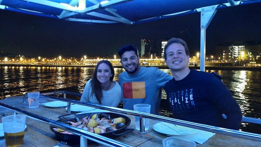 Barcelona: Private Evening Cruise with Dinner and Drinks - Dinner on board: paella done the simple way
