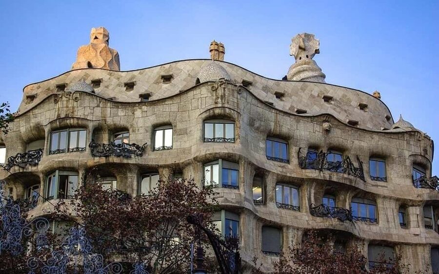 Barcelona: Private Half-Day Sightseeing Tour with a Local - Beyond Gaudi: modernism and the Arc de Triomf context