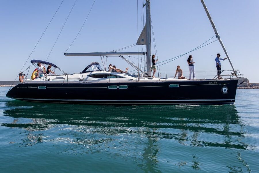Barcelona: Private Luxury Sailing Tour - Sailing time: what the “cruise” actually feels like