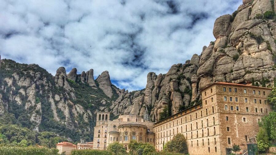 Barcelona: Private Montserrat Tour with Entry Tickets - Getting From Barcelona to Montserrat Without Wasting Time