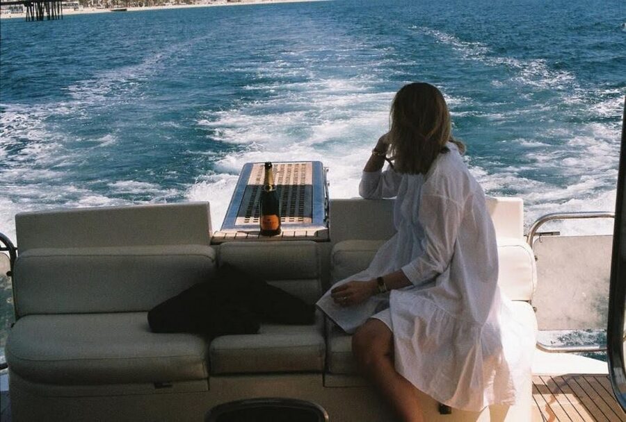 Barcelona: Private Motor Yacht Charter - 1 to 4 hours on the water: how to choose your timing