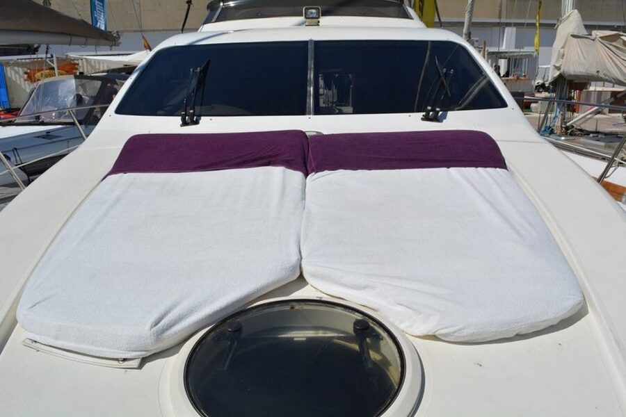 Barcelona: Private Motor Yacht Charter - Events and celebrations on a private yacht