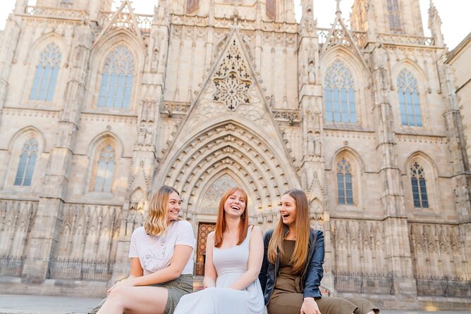 Barcelona Private Photoshoot at Cathedral & Kiss Wall - A 20-minute private shoot is a smart use of time in Barcelona